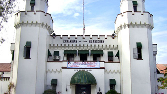RIOT. A file photo of the New Bilibid Prison building facade by Rappler