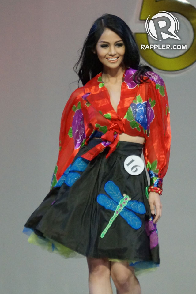 ALL HAIL THE NATIONAL ARTIST. Joanna Cindy Miranda in Pitoy Moreno haute couture at the April 11 fashion show in the Smart Araneta Coliseum. Photo by Edric Chen