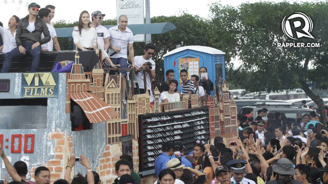 PARADE OF STARS. Floats of participating MMFF films will be on display on Tuesday, December 23. File photo by Jose Del/Rappler