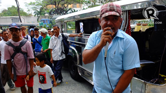 MARCHING ON. Farmers and fishermen walk to the Agrarian Reform and Environment departments in Quezon City to protest landgrabbing in different parts of Luzon a day before the 27th anniversary of the Mendiola Massacre. Photos by Pia Ranada/Rappler