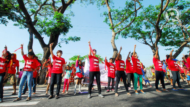 PEASANT WOMEN RISING. Theater actress and One Billion Rising Global Coordinator Monique Wilson dances with the peasant women of Hacienda Luisita to call for genuine land reform. All photos by Dax Simbol/Rappler