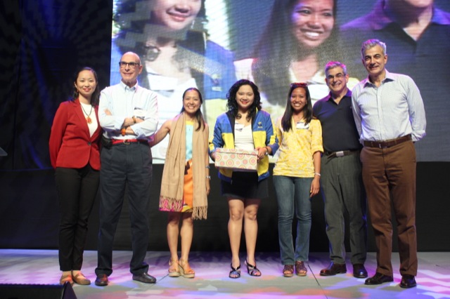 STRONG NETWORK. AYLC alumni together with the top leaders of the Ayala Group of companies pose for a picture at the 15th anniversary of AYLC. Photo courtesy of the Ayala Foundation