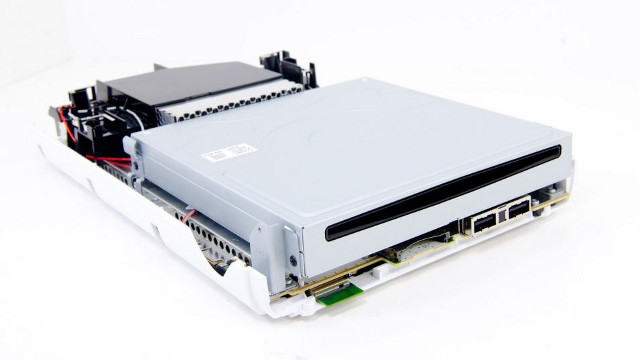 WII U TEARDOWN. A partially dismantled Wii U unit. Photo from http://www.anandtech.com/show/6465/nintendo-wii-u-teardown