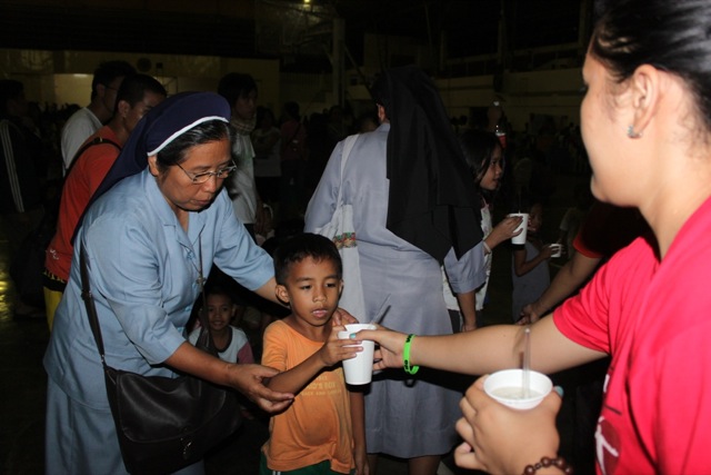 SISTER ACT. Sisters' Association in Mindanao (SAMIN) and youth volunteers organized the community kitchen. 