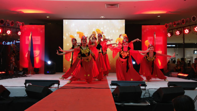 GREAT COSTUMES. The Chiang Kai Shek Chinese Dance Troupe brightened the stage with their fun moves and awesome costumes.