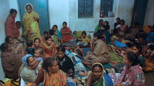 EVACUEES. India issues a red alert as a massive cyclone bore down on the east coast on October 12 forcing the evacuation of thousands of people. File photo from Asit Kumar/AFP