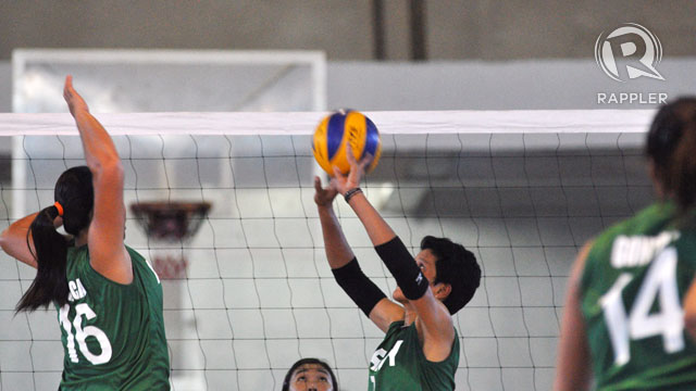 VETERAN CONNECTION. Tuguegarao fans witness veteran stars Tina Salak and Jacq Alarca in action. Photo by Rappler/Roy Secretario.