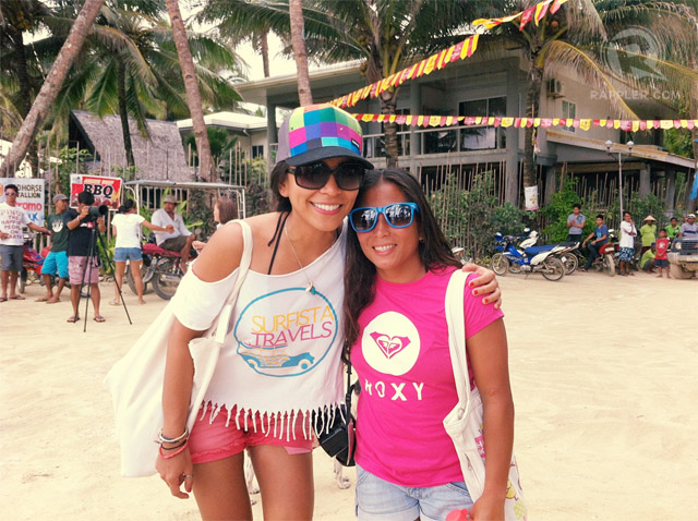 BEST BARREL RIDE WINNER. The author with La Union's Daisy Valdez at the Roxy Siargao International Comp. Photo from Elaine Abonal