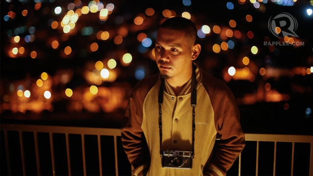 ARTIST. Painter Carlo Gabuco straddles the world of rich and poor. Photo by John Javellana