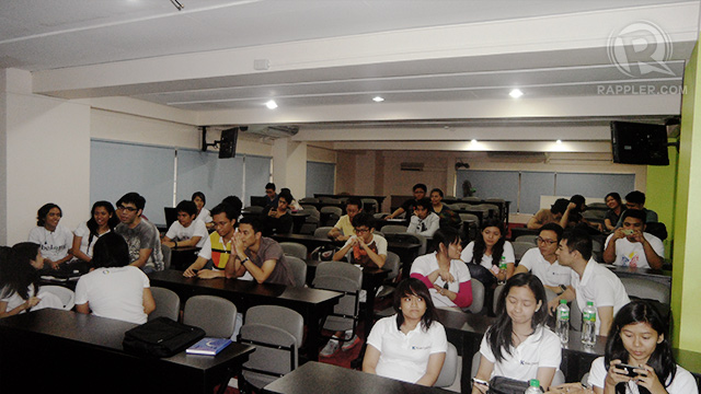  EASYGOING. Students mentally preparing for the start of the ceremonies.