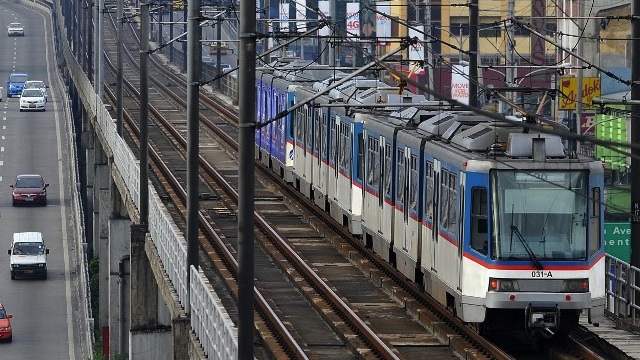 DELAYED. A Metro Rail Transit (MRT) train is seen Manila on October 31, 2010. File photo by Noel Celis/AFP