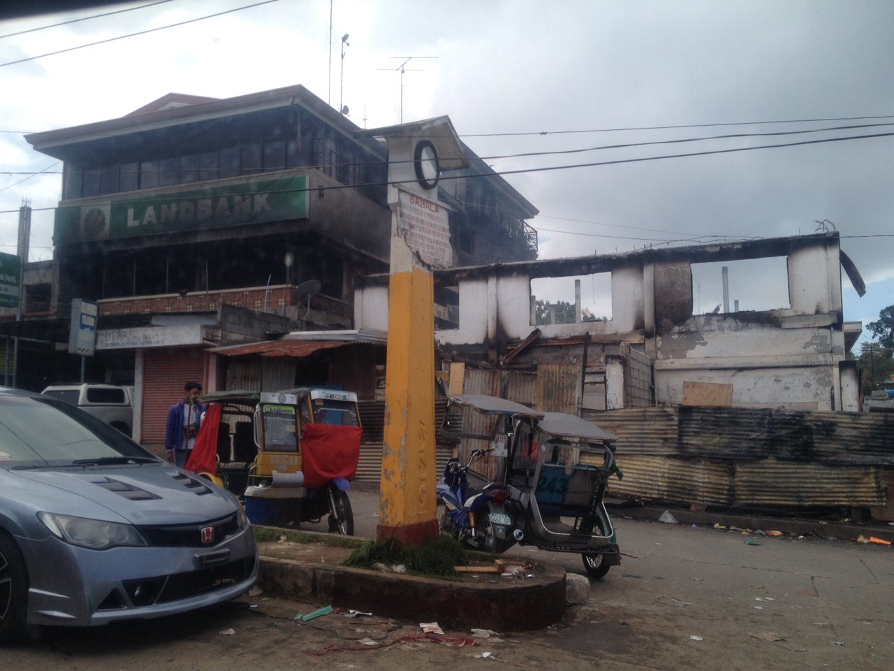Two people were killed and burned down in a fire in a building in Mindanao State University.