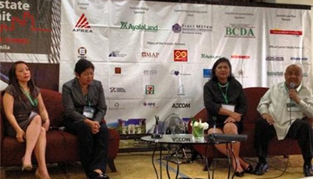 MALL EXECUTIVES. They are the panelists on a retail and shopping forum (from left to right): Ana Maria Garcia of the Shopping Center Mgt. Corp. Rowena Tomeldan of Ayala Malls, and Arlene Magtibay of Robinsons Land, and Danny Antonio of Festval Supermalls. Photo by Lala Rimando MALL EXECUTIVES. They are the panelists on a retail and shopping forum (from left to right): Ana Maria Garcia of the Shopping Center Mgt. Corp. Rowena Tomeldan of Ayala Malls, and Arlene Magtibay of Robinsons Land, and Danny Antonio of Festval Supermalls. Photo by Lala Rimando