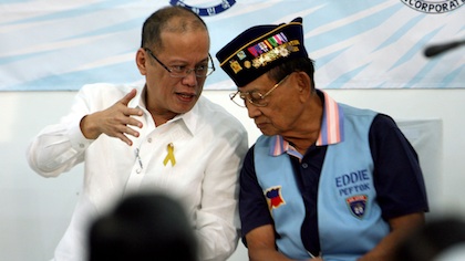 NOT KEEN. Pres Aquino talks with former Pres Fidel Ramos during the inauguration of the Philippines Expeditionary Forces to Korea (PEFTOK) – Korean War Memorial Hall on Thursday, March 29, where he also told reporters he is "unsure" on using emergency powers to solve the looming energy crisis in Mindanao. (Photo from Malacañang Photo Bureau).