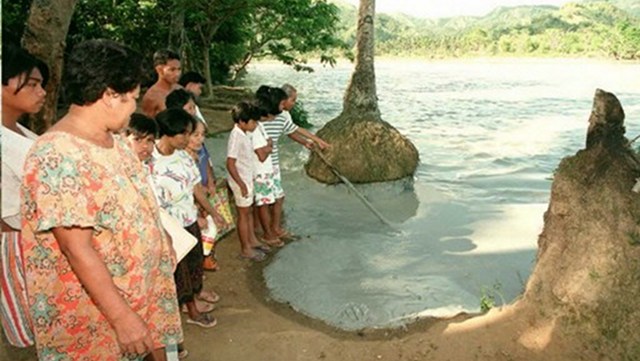 DISASTER. Villagers look at mine waste that overflowed from the Boac River after a damaged tunnel of the Marcopper Mining Corp discharged tons of copper mine tailings polluting the Boac River. The leak began when a concrete plug in an abandoned tunnel connecting Marcopper's tailings pit to the Boac River burst. Photo by AFP