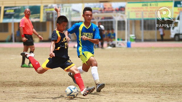NOW INDOORS, TOO. Aside from the regular football (in photo) event, futsal will be played in the 2013 Palaro as a demo sport. Photo by Rappler/Josh Albelda.