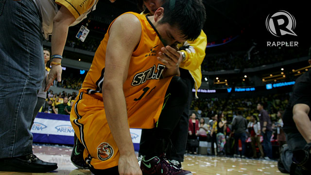 TIGER DOWN. Jeric Teng weeps after falling short to De La Salle University in last season's UAAP finals. Photo by Rappler/Josh Albelda