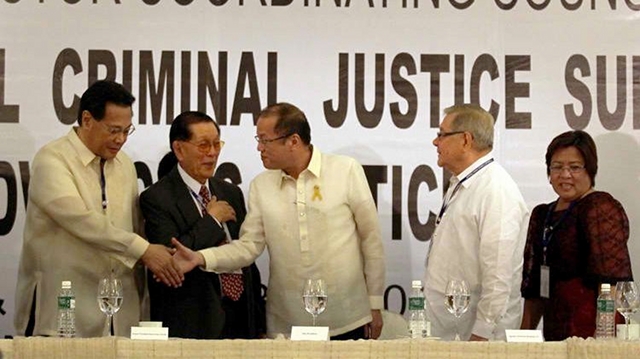 IN HIS FACE. President Aquino shakes Corona's hand after criticizing him in his presence during a justice summit in December. File photo by Malacañang Photo Bureau 
