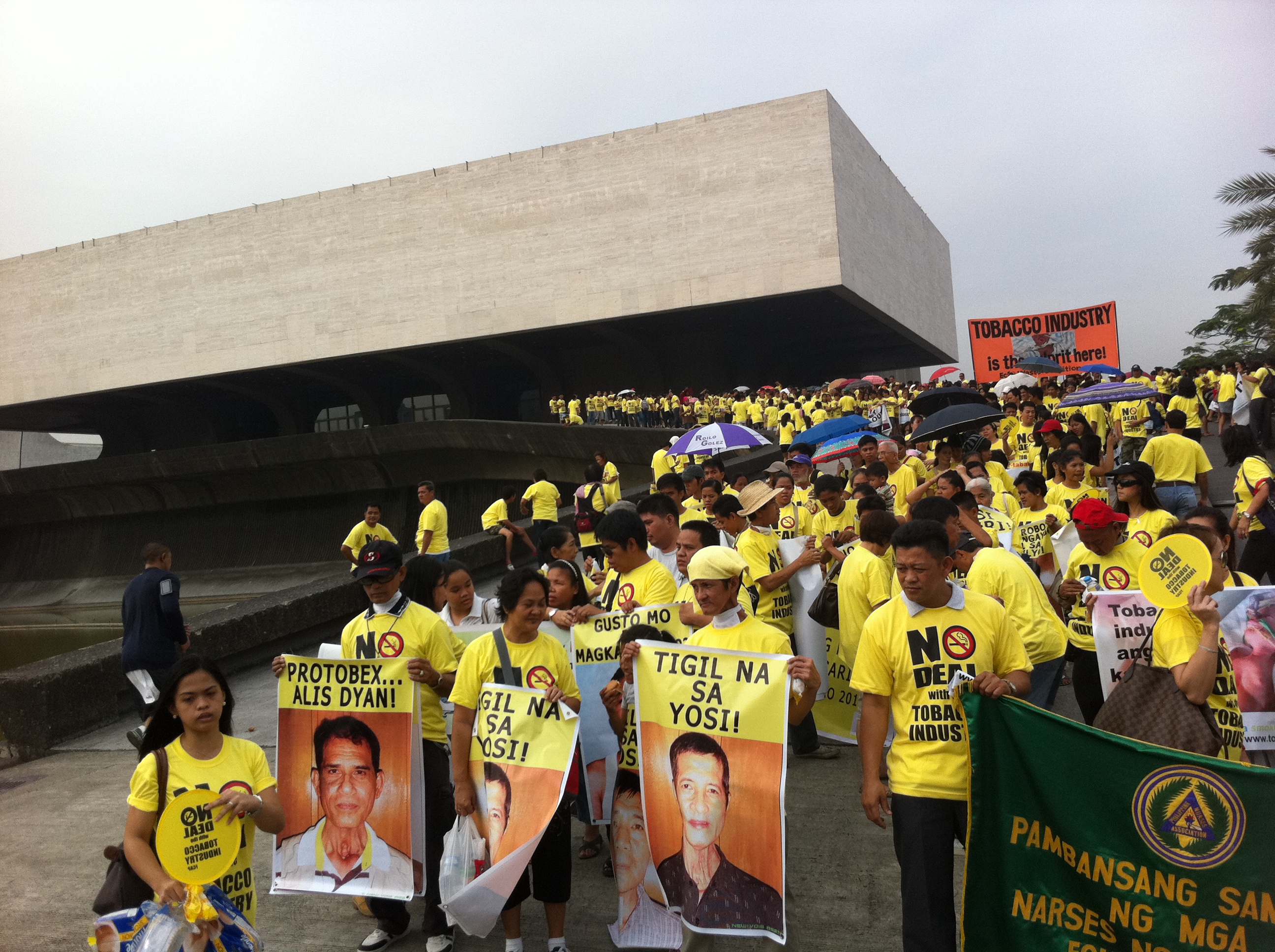 RALLY. Protestors carried banners and wore shirts saying "No deal with the tobacco industry" and "smoking kills" to protest holding the large tobacco exposition in Manila. Photo courtesy of Action for Economic Reforms. RALLY. Protestors carried banners and wore shirts saying "No deal with the tobacco industry" and "smoking kills" to protest holding the large tobacco exposition in Manila. Photo courtesy of Action for Economic Reforms.