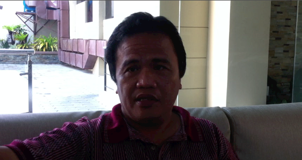 EXPERT'S ADVICE. Prof Rodelio Subade of UP Visayas is part of the advisory body tasked to provide the local government with advice to help their decision making. Photo by KD Suarez