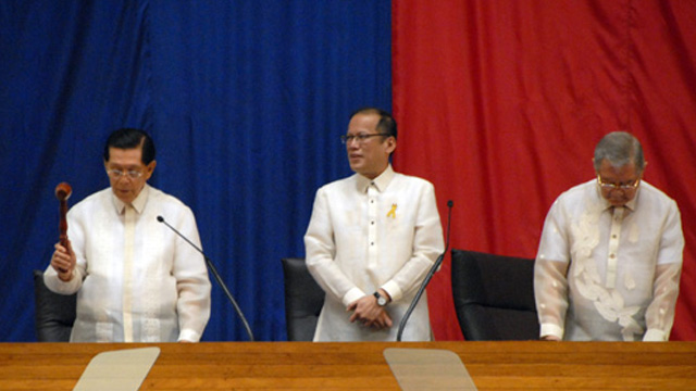 STATE OF THE NATION. President Aquino with Senate President Juan Ponce Enrile (left) and House Speaker Feliciano Belmonte Jr at the Batasan Pambansa during the 2011 SONA  (Photo by Joe Arazas. www.senate.gov.ph)