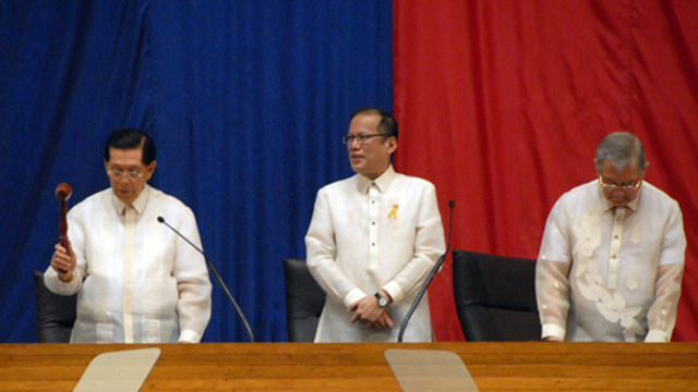 STATE OF THE NATION. President Aquino with Senate President Juan Ponce Enrile (left) and House Speaker Feliciano Belmonte Jr at the Batasan Pambansa during the 2011 SONA (Photo by Joe Arazas. www.senate.gov.ph)