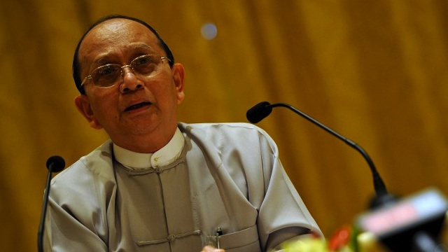 Myanmar President Thein Sein speaks to the media during a press conference at the presidential residence in Naypyidaw on October 21, 2012. AFP PHOTO / Soe Than WIN