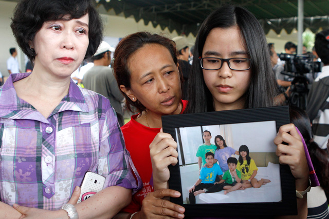 http://static.rappler.com/images/air-asia-indonesia-20141229-005.jpg