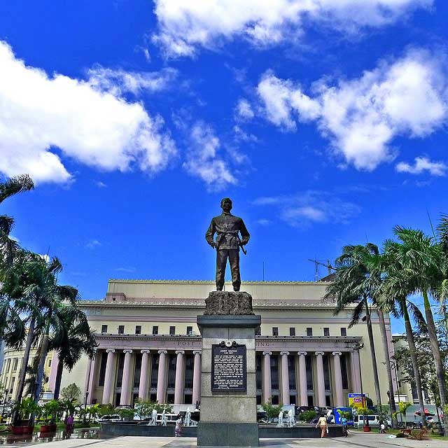 NOBLE. Historian Michael Xiao Chua says this monument in Liwasang Bonifacio is an accurate depiction of the national hero. Photo by Wikimedia Commons/User Karla Mae Brazil