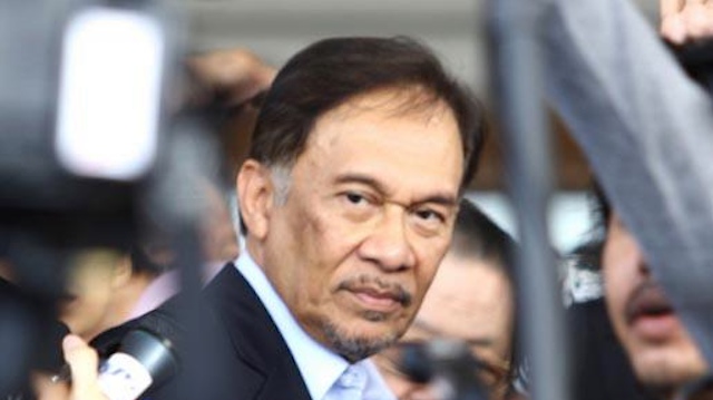 OPPOSITION LEADER. Anwar Ibrahim has been accused of being the politicial who 'invited' Kiram's followers to Sabah. Photo from his Facebook page