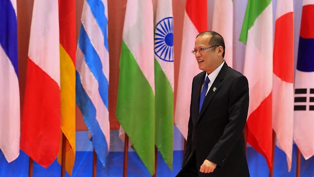 IN LAOS. Aquino arrives at the 9th ASEM in Vientiane. Photo by Jay Morales/Malacañang Photo Bureau