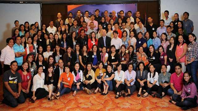 SCHOLARS. Batch 2013 pose for a photo before leaving for Australia to pursue post-graduate studies.  Photo from Australia Awards website.