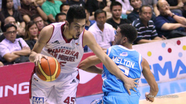 GIN KING. Mac Baracael scored 20 points in 20 minutes to lead Ginebra to a series tie with San Mig Coffee. Photo by Nuki Sabio/PBA Images
