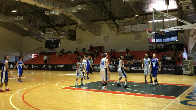 GUINNESS WORLD RECORD. Team Walang Iwanan and Team Bounce playing for the new longest basketball record. Photo by Jane Bracher/Rappler