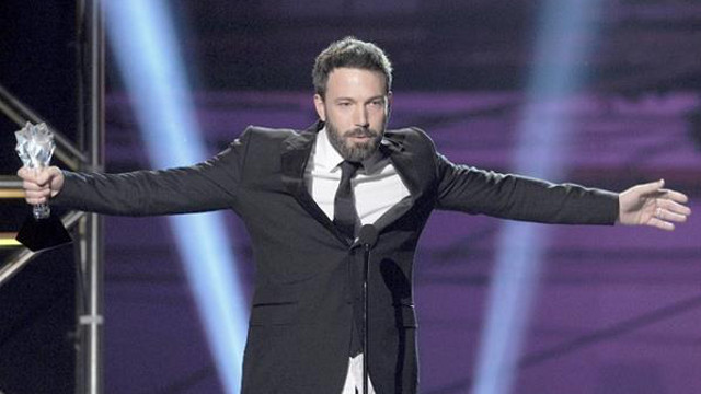 VINDICATED. After getting 'snubbed' by the Oscars, Ben Affleck has been winning the Best Director trophies left and right: first from the Critics' Choice Film Awards and, most recently, the Golden Globes. Photo from the Critics' Choice Film Awards by AFP