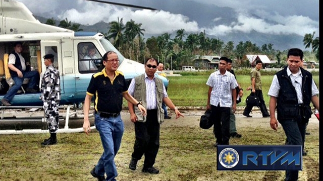 PRESIDENT'S PRESENCE. President Benigno Aquino III arrives in Brgy. Cabinuan, New Bataan, Compostela Valley to talk and distribute relief packs to victims of Typhoon Pablo. Photo from RTVM 