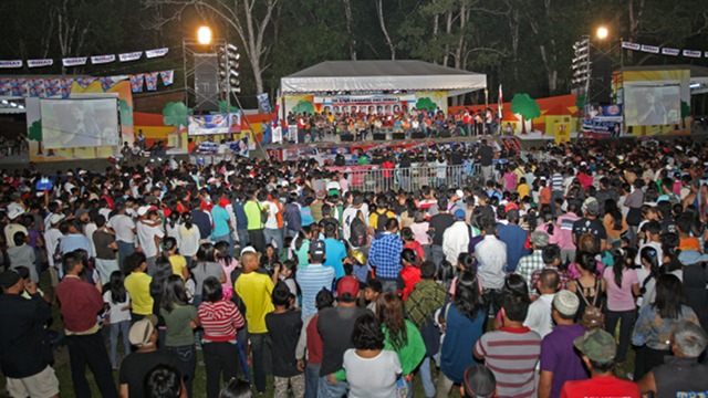 IMPRESSED? Bukidnon residents listen to UNA candidates as they explain their platforms and views on Mindanao issues. Photo courtesy: UNA 