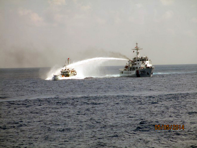 'CHINESE AGGRESSION.' A handout photo released by Vietnam's coast guard on May 7, 2014 shows a Chinese vessel (right) using water cannons on a Vietnamese vessel (left), near the Paracel Islands on May 5, 2014. File photo by Vietnam Coast Guard/EPA