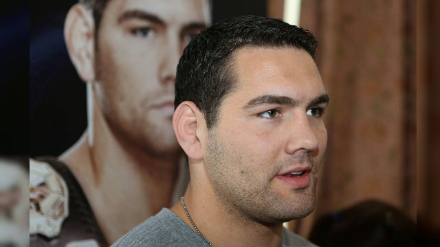 Chris Weidman has withdrawn from UFC 184 with an injury. File photo by Marcelo Sayão/EPA