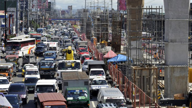 UPGRADE NEEDED. Traffic is one of the clearest symptoms of the country's lack of investment which it is now trying to remedy with increased public spending and PPP projects, including the Skyway 3 project seen on the right. File photo by Romeo Gacad/AFP