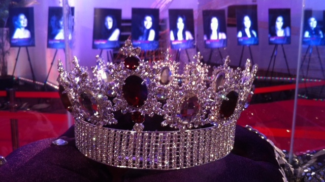 The crown. Photo by Henson Wongaiham