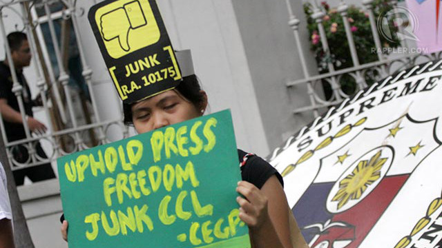 PRESS FREEDOM. A rallyist in front of the Supreme Court protests against the SC ruling declaring most provisions of the Cybercrime law constitutional. Photo by Jose Del/Rappler