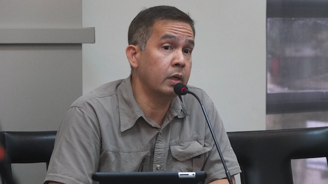 STORM COMING. Davao emergency response chief Emmanuel Jaldon briefs the media on preparations for Pablo. Photo by Karlos Manlupig