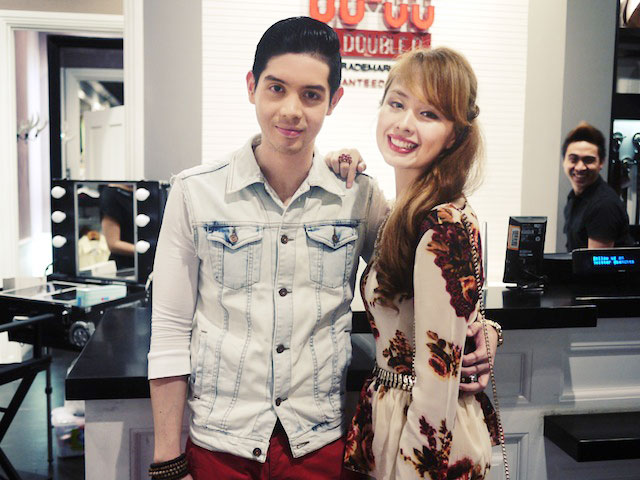 KEEPING IT CASUAL. Button down? Check. Feminine prints? Check.