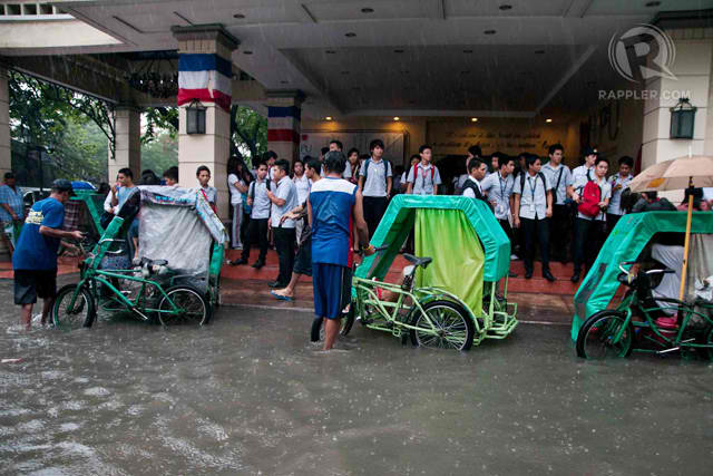 FLASH FLOOD. Schools in Metro Manila suspends classes due to heavy rain on Thursday, June 13. Photo by Roy Lagarde