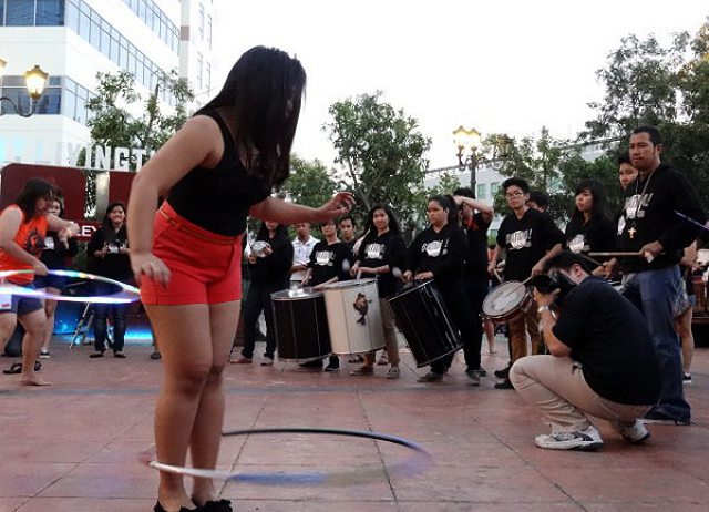 Hooper Crystal Lin takes part in the open jam