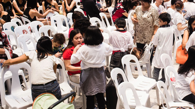 Kiddie models being fixed by their moms