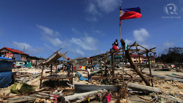 PICKING UP PIECES. Residents of Hernani, Eastern Samar begin the long road of rebuilding their community after Super Typhoon Yolanda (Haiyan). Photo by Franz Lopez/Rappler