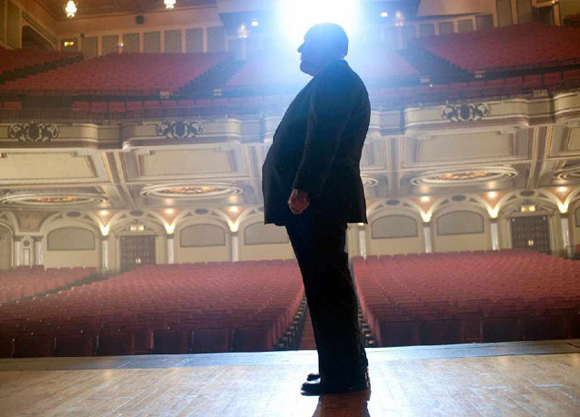 FAMOUS SILHOUETTE. Anthony Hopkins perfectly 'executes' the trademark Hitch silhouette
