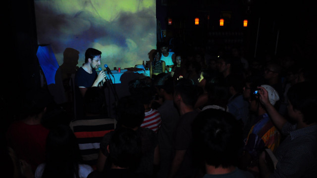 LOYAL CROWD. How to Dress Well fans cheer Tom on at his concert in Makati